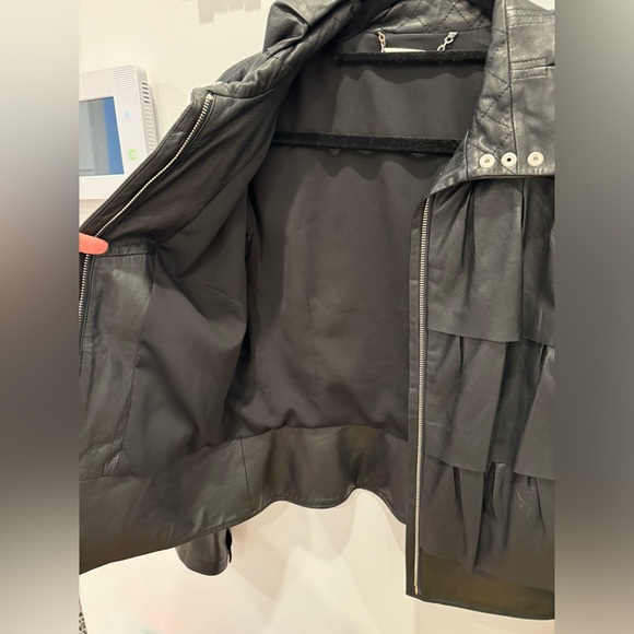 Diane Von Furstenberg 100% Genuine Black Leather Jacket with ruffles.  Size 6 - Picture 5 of 6